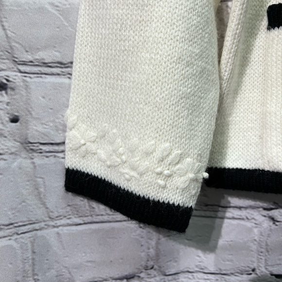 Croft & Barrow Cream & Black Floral Embroidery Detail Button Front Cardigan - SM - Picture 8 of 15